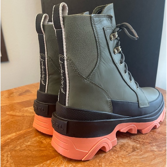 NIIB SOREL | FP Movement X SOREL Stone Green & Black Brex Leather Boot - Women - Picture 2 of 10